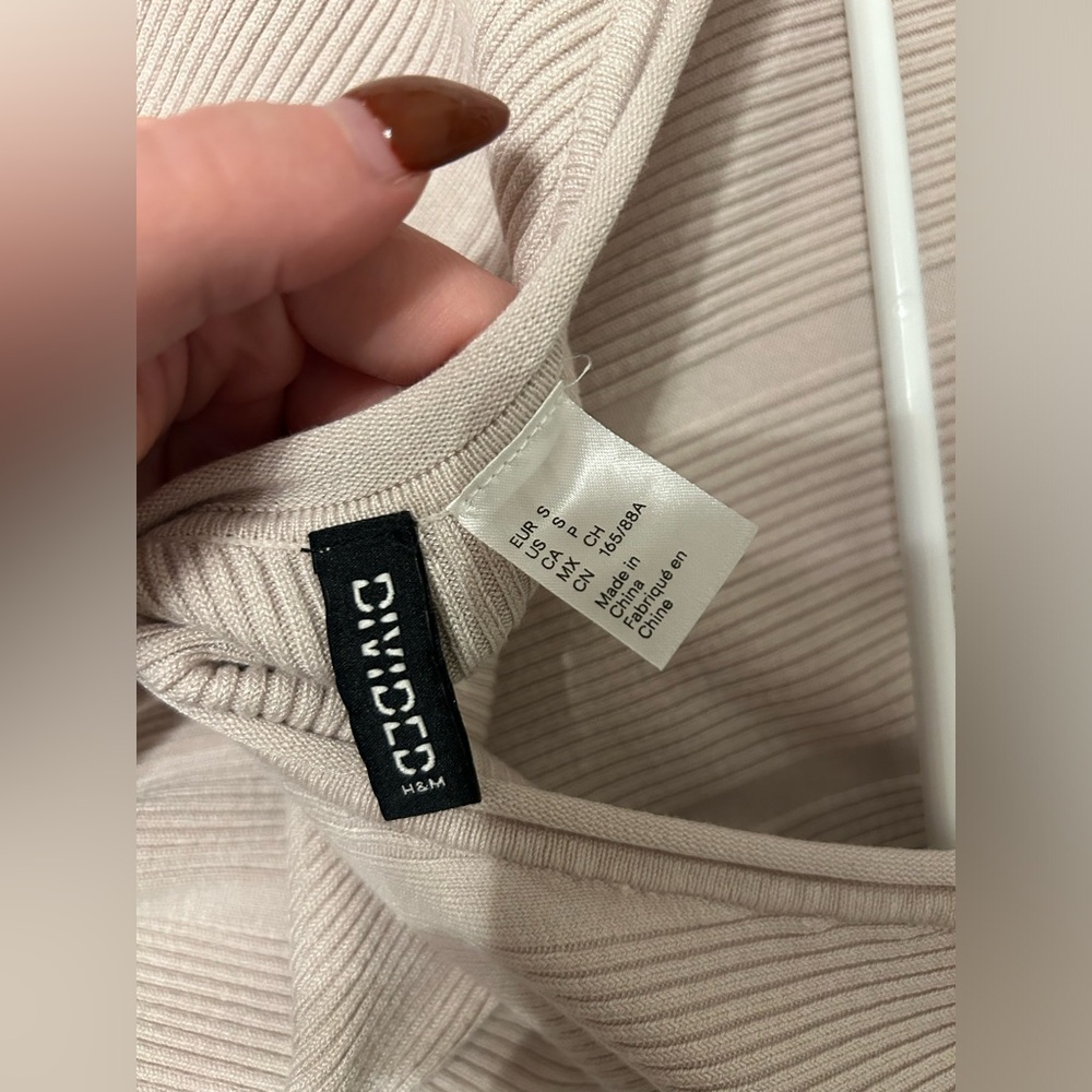 H&M Tee - Picture 3 of 3